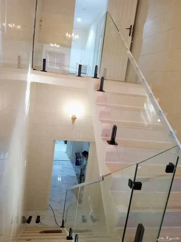 شوارت اسكالايت دربزين اسكيليه واجهات مكاتب 1