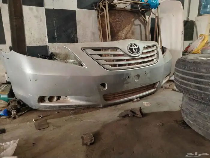 صدام كامري معا شبك وعلامة تيوتا للبيع 1