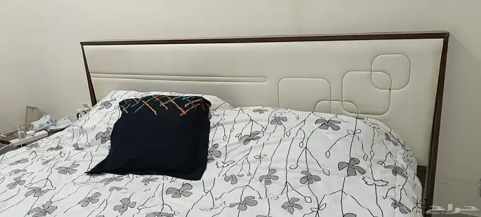 غرفه نوم نضيفه للبيع1000 ريال 1