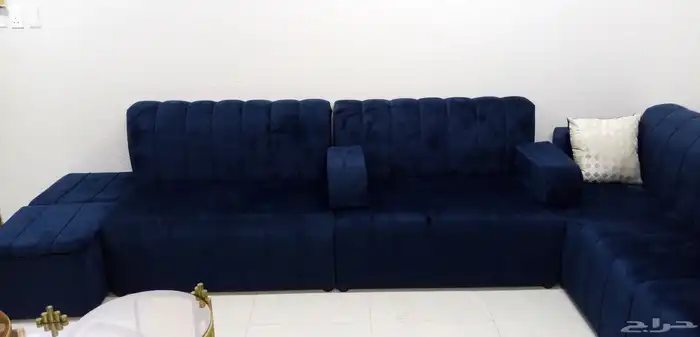 كنب مجلس 4 في 5 متر نضيف جدا   طاولة 4 قطع 0