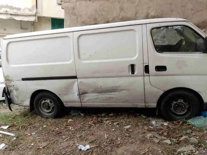 باص نيسان 3