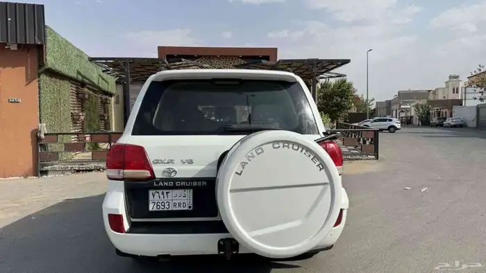 لاند كروزر مديل 2010 3