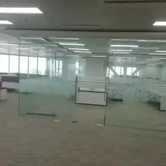 فني تركيب زجاج سكريت وا ابواب كرديون جلد و ا بلاستيك 7
