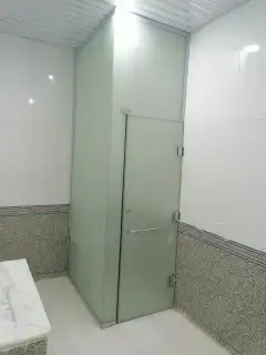 فني تركيب زجاج سكريت وا ابواب كرديون جلد و ا بلاستيك 2