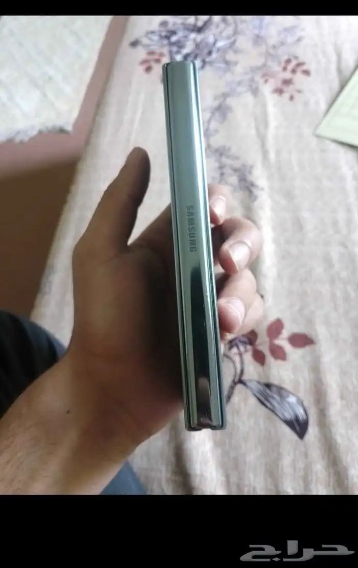 Galaxy Z4 fold net and clean no scratches no shade out stand 7