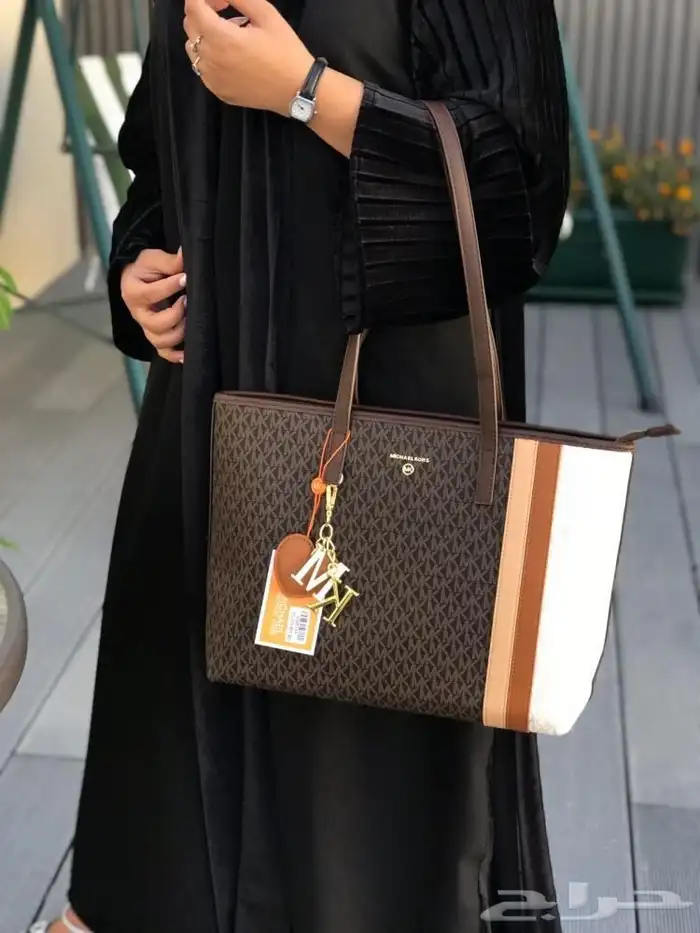 شنط نسائية حجم كبير ب200 ريال 0