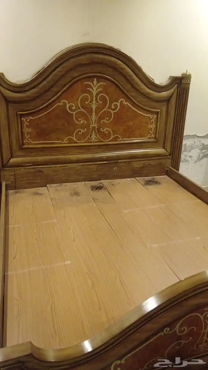سرير خشبي 0