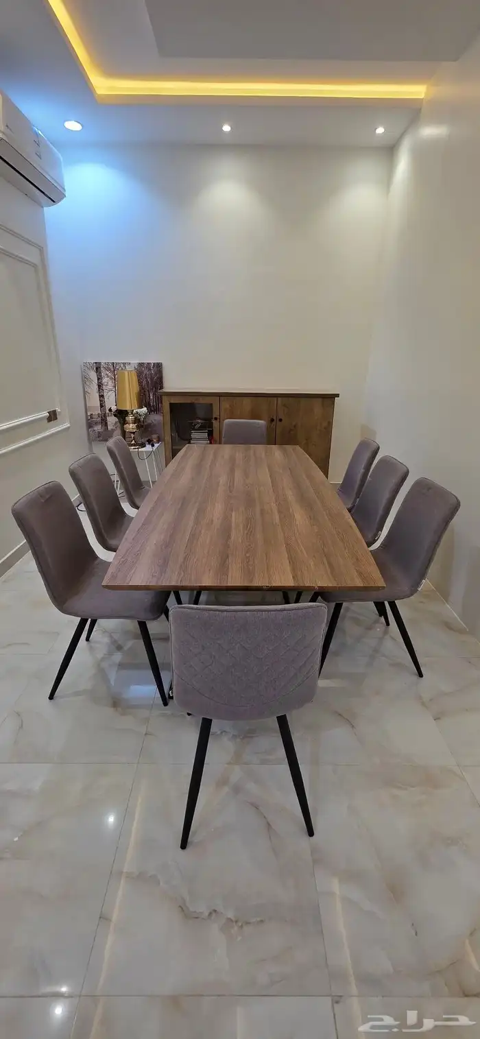 طاولة طعام مع درج البوفيه وعدد 8 كراسي 10
