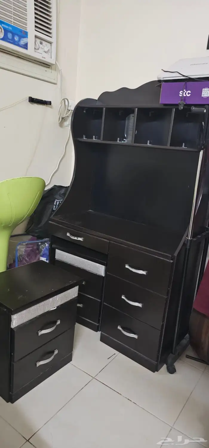 سرير وطقم تسريحه للبيع 1