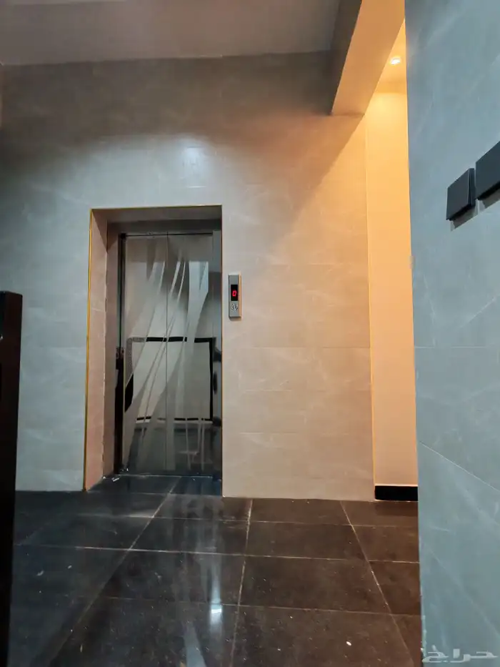 للبيع شقق علويه بسلم داخلي للسطح بأبها موقع متميز بسعر 540 5