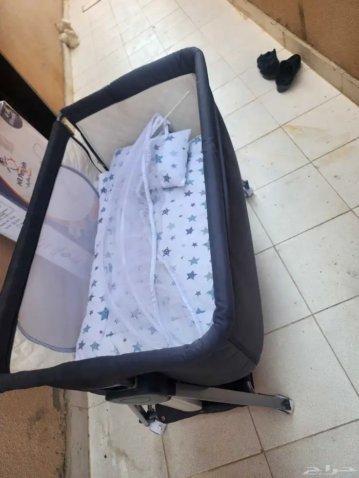 للبيع عربيه اطفال وسرير اطفال 1