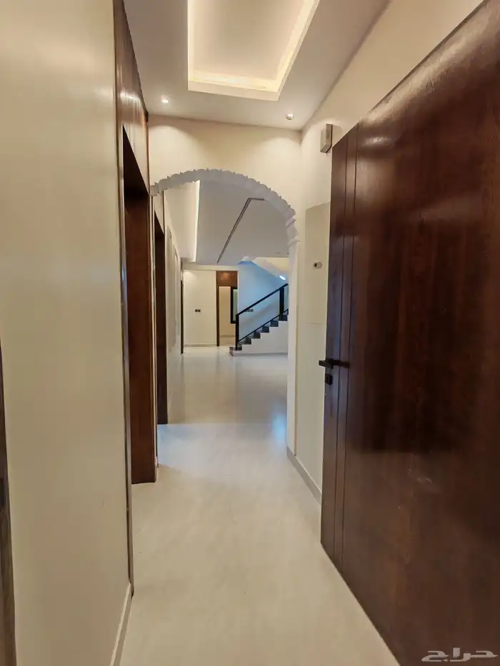 للبيع شقق علويه بسلم داخلي للسطح بأبها موقع متميز بسعر 540 15