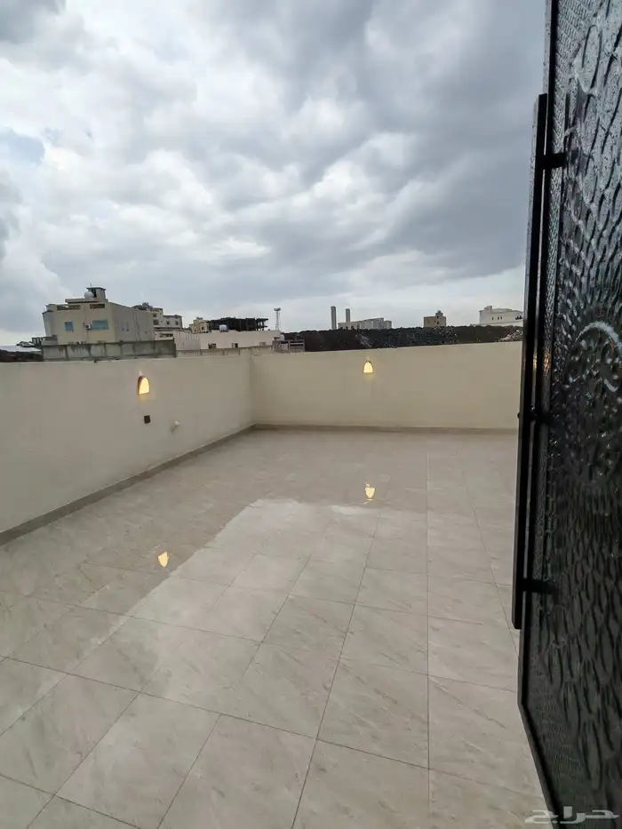 للبيع شقق علويه بسلم داخلي للسطح بأبها موقع متميز بسعر 540 26