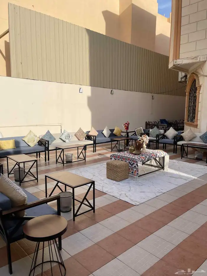 للحفلات والمناسبات قهوجينن وصبابين كراسي بنوعها اطولات بأنوا 4