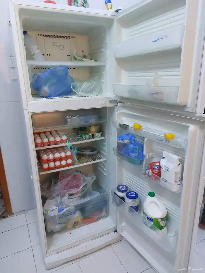 للبيع ثلاجة شارب نظيفة 3