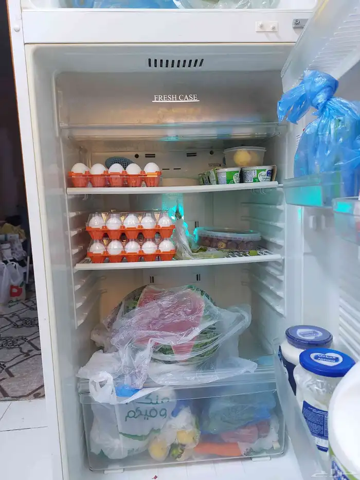 للبيع ثلاجة شارب نظيفة 2