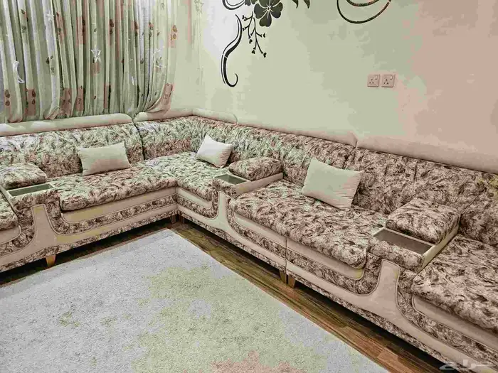 كنب على شكل U 2