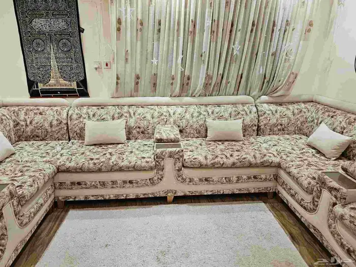 كنب على شكل U 4