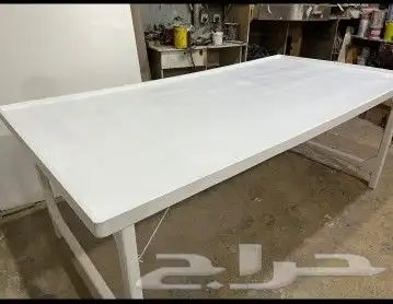 طاوله بيضاء كبيرة بعجلات 0