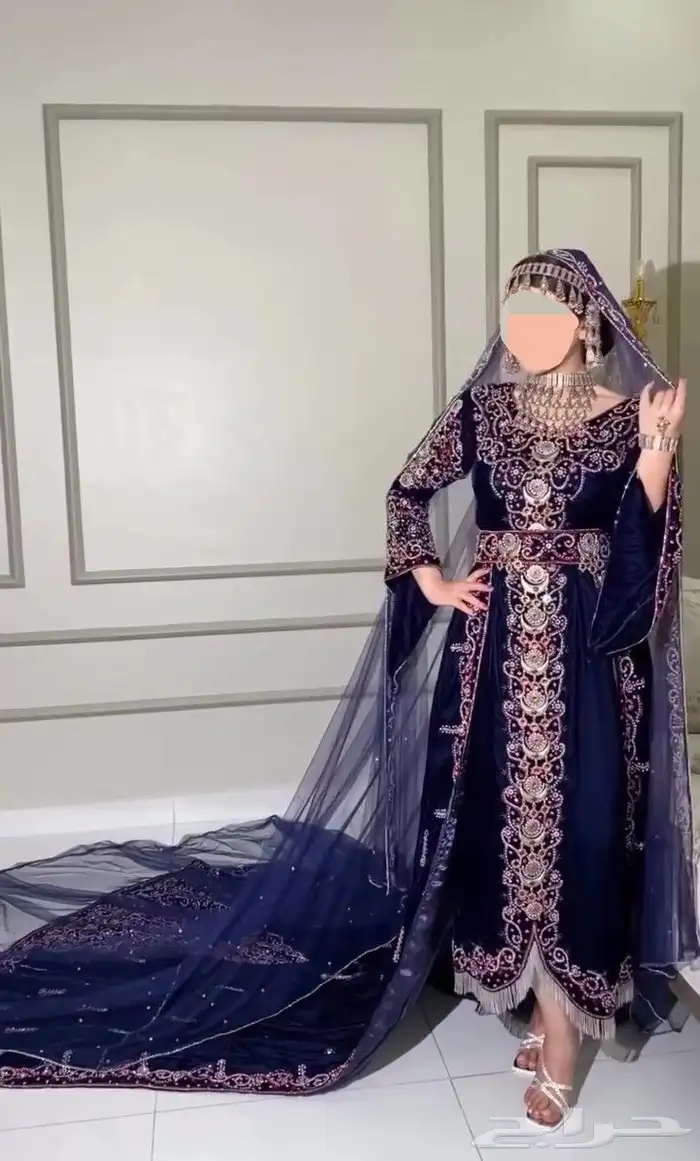 لبس تراثي عرائسي نسائي 3