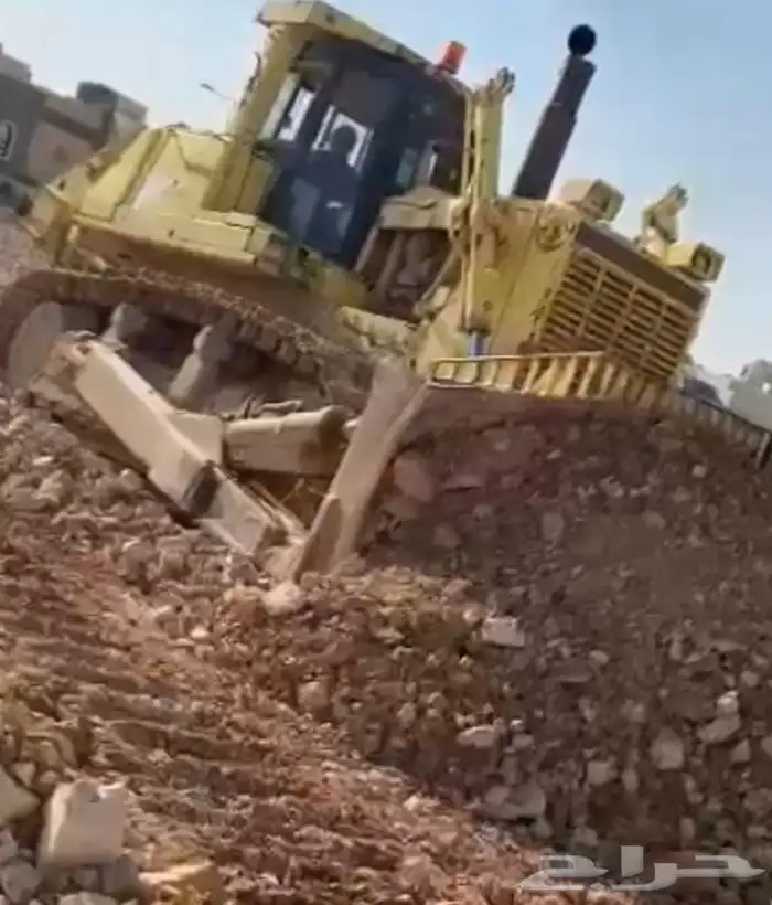 سواق بلدوزرفني خبره 20سنه 2