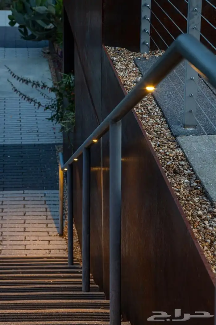 متخصصون في جميع انواع اضاءة داخلية وخارجية ضمن مواصفات عالية 8