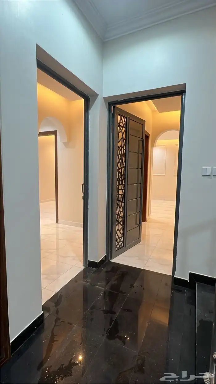 للبيع ادوار ارضيه وارواف تشطيب vip بشمال الخميس بتبدأ من 580 7