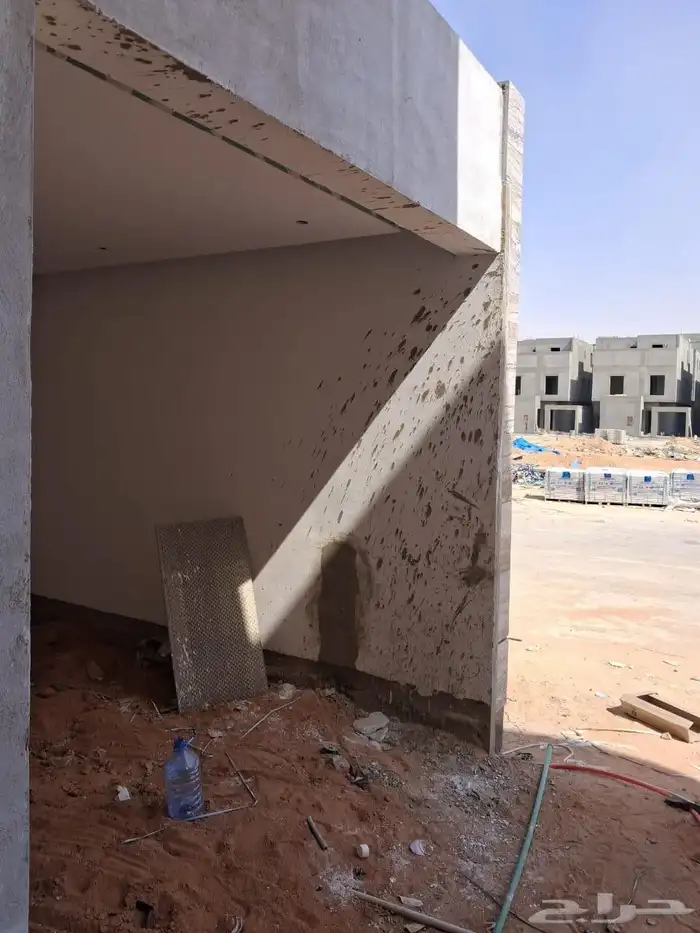 للبيع فلل جديده قيد التشطيب بحي الرمال 8