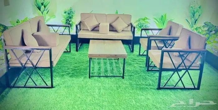 في كراسي حديد خشب كله في بلاستيك في 1