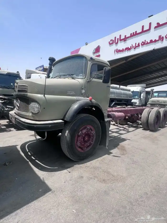 حراج معرض رائد للسيارات والشاحنات 15