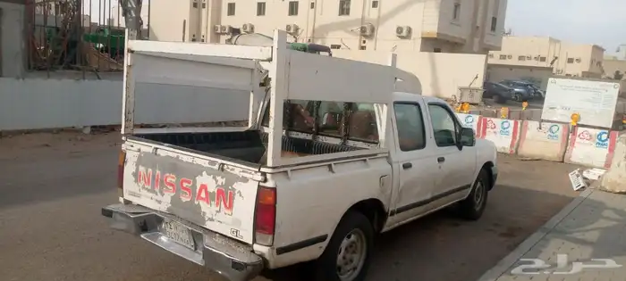 نيسان وينيت غمارتين نظيف و مكيف شغال وقير المكينه علي الشرط 0