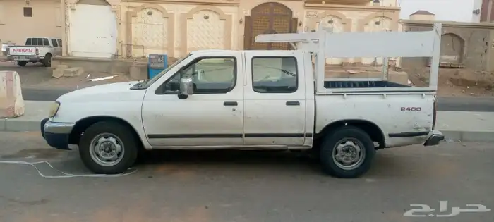 نيسان وينيت غمارتين نظيف و مكيف شغال وقير المكينه علي الشرط 3