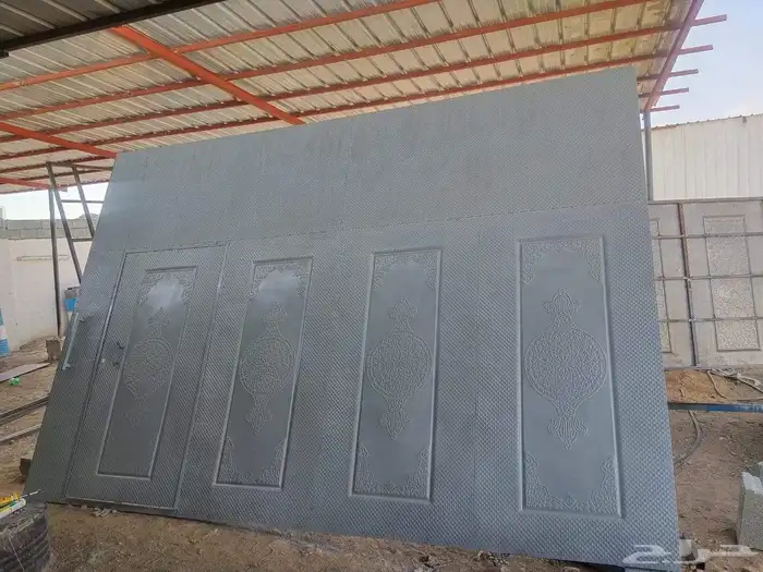 باب حديد لون رصاصي ارتفاع 3متر في اربعه متر عرض حديد جديد 0