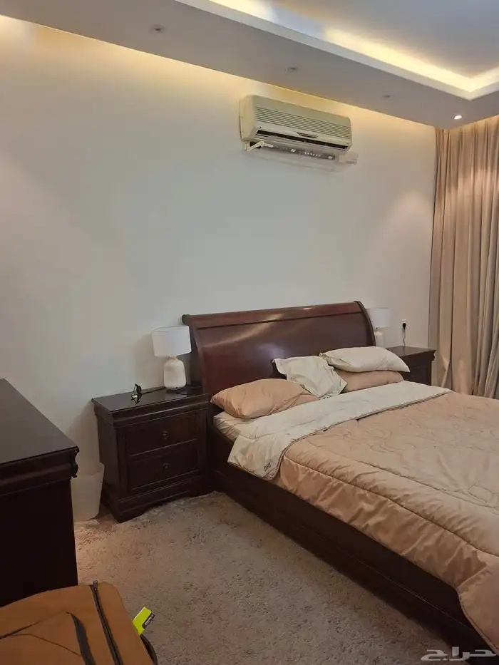غرفة نوم ماليزي من هوم سنتر شبه جديده 1