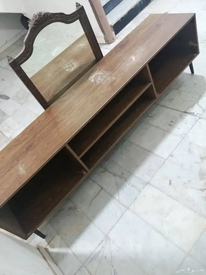 طاولة تلفاز ومراية جدار 0
