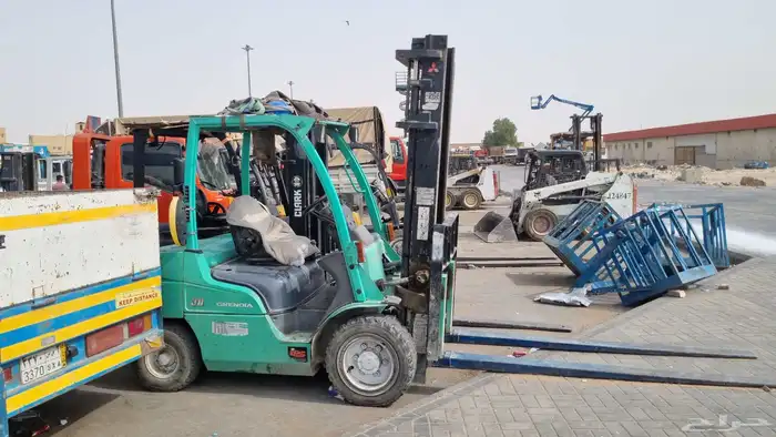 فوركلفت للايجار 0