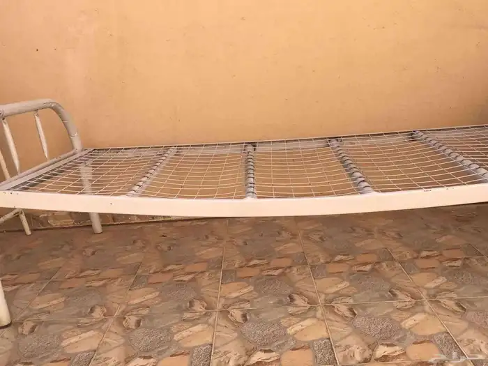 سرير حديد 2