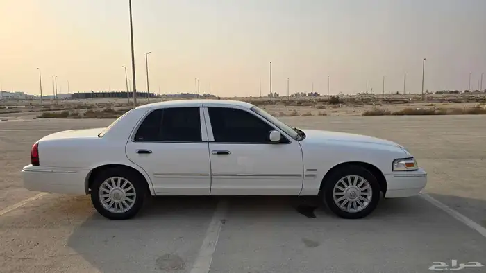 جراند ماركيز 2011 نظيف 2