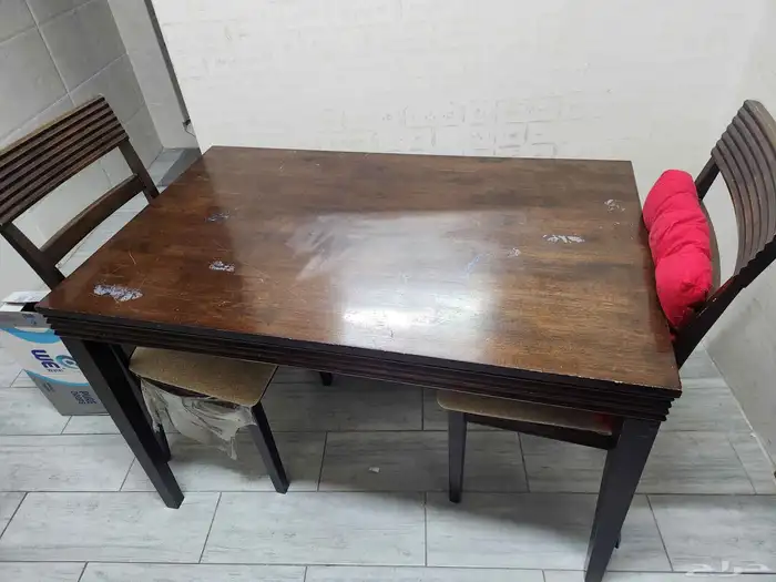 طاولة مع 2 كرسي 0