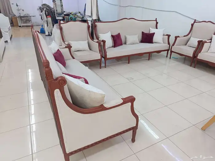 كنب كلاسيك خشب زان احمر مصري مكون من ثلاث كنبات كبيره و2 صغي 3