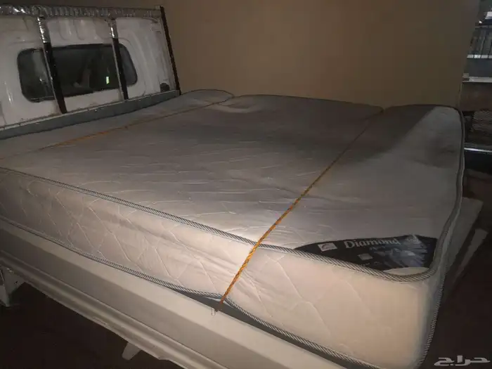 مرتبه نفرين نضيفه وكرسي أطفال للبيع 0