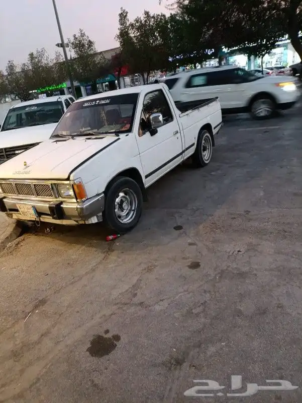 سيارة نيسان موديل 88 2