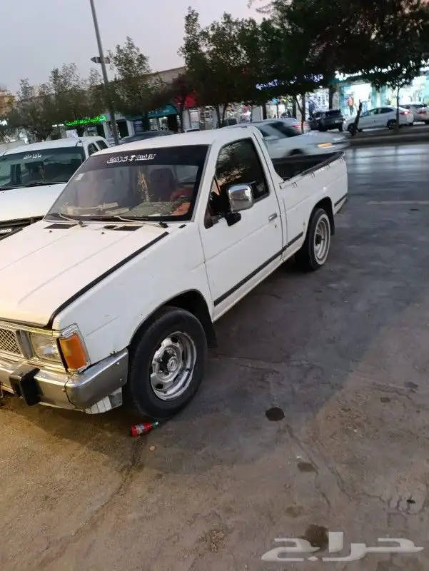 سيارة نيسان موديل 88 0