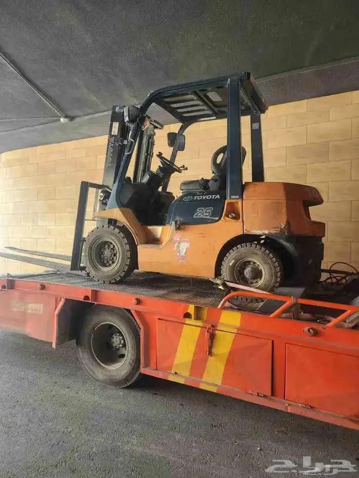 فوركلفت للايجار رافعة شوكية رافعات للايجار اليومي والشهري 1