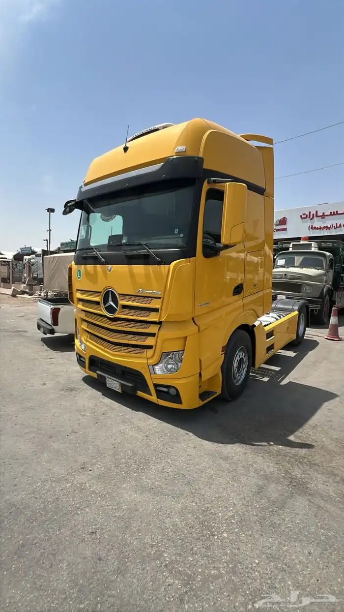 حراج معرض رائد للسيارات والشاحنات 0
