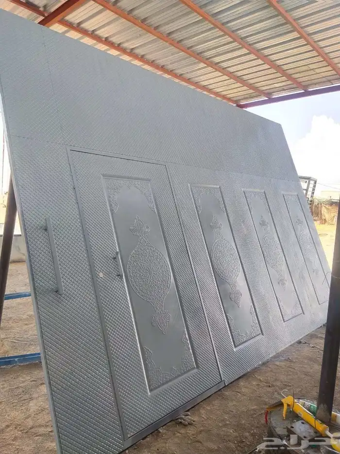 باب حديد لون رصاصي ارتفاع 3متر في اربعه متر عرض حديد جديد 2