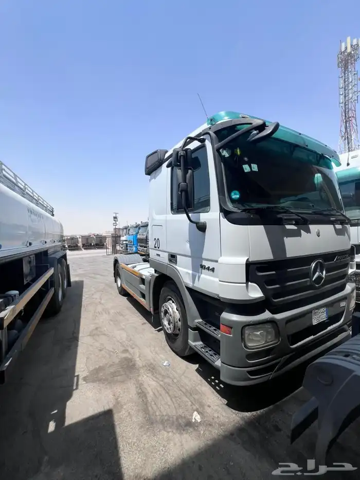 حراج معرض رائد للسيارات والشاحنات 2