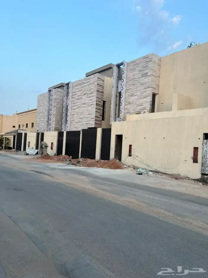 فلل للبيع قيد التشطيب بحي اليرموك 0