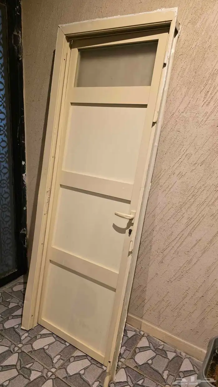 يوجد عدد 2 باب ألمنيوم معا الاطار الحد 350 الموقع الدمام 0