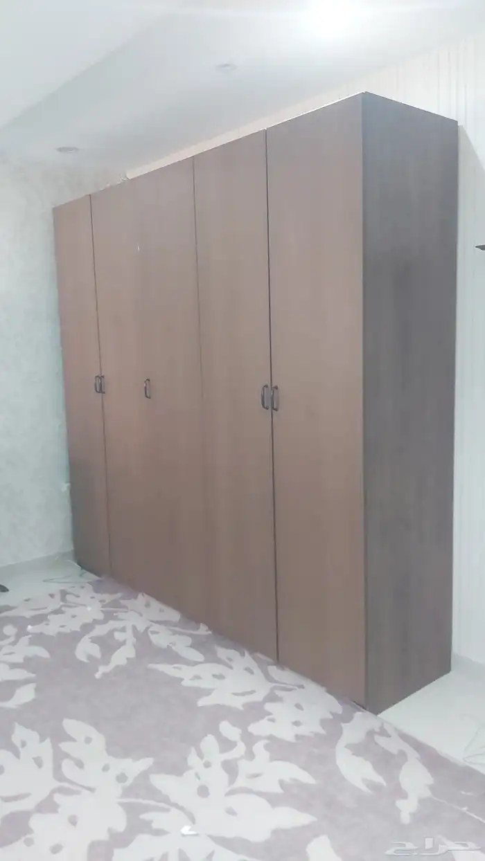 دولاب جديد و نظيف مع الاناره له تقريبا 6 أشهر من ايكيا 0